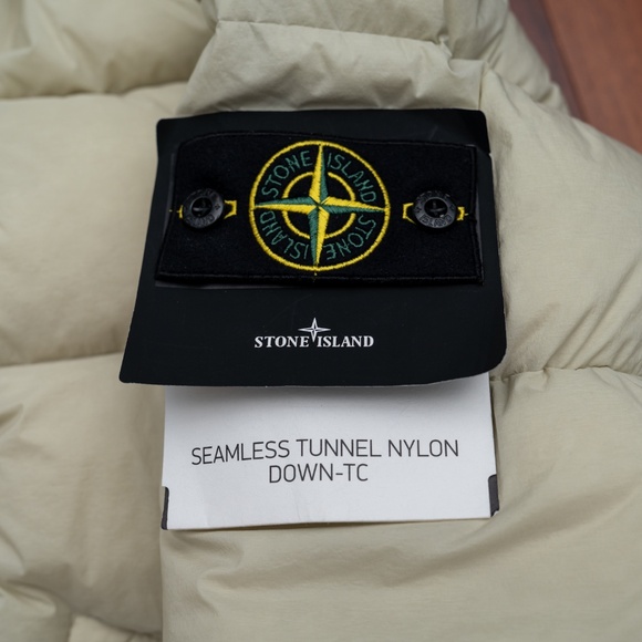 size XL Stone Island Seamless Tunnel Nylon Down TC Plaster Beige Jacket Puffer - Picture 3 of 6